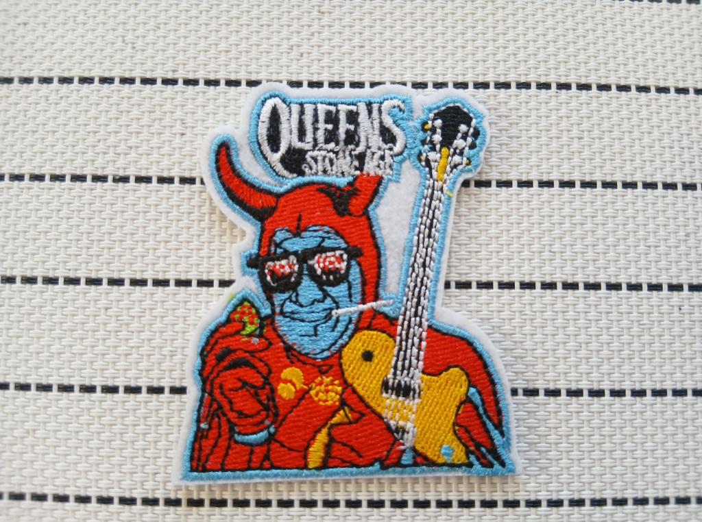 Queens Of The Stone Age leuke shaped patch q57, Verzamelen, Muziek, Artiesten en Beroemdheden, Verzenden, Nieuw, Kleding