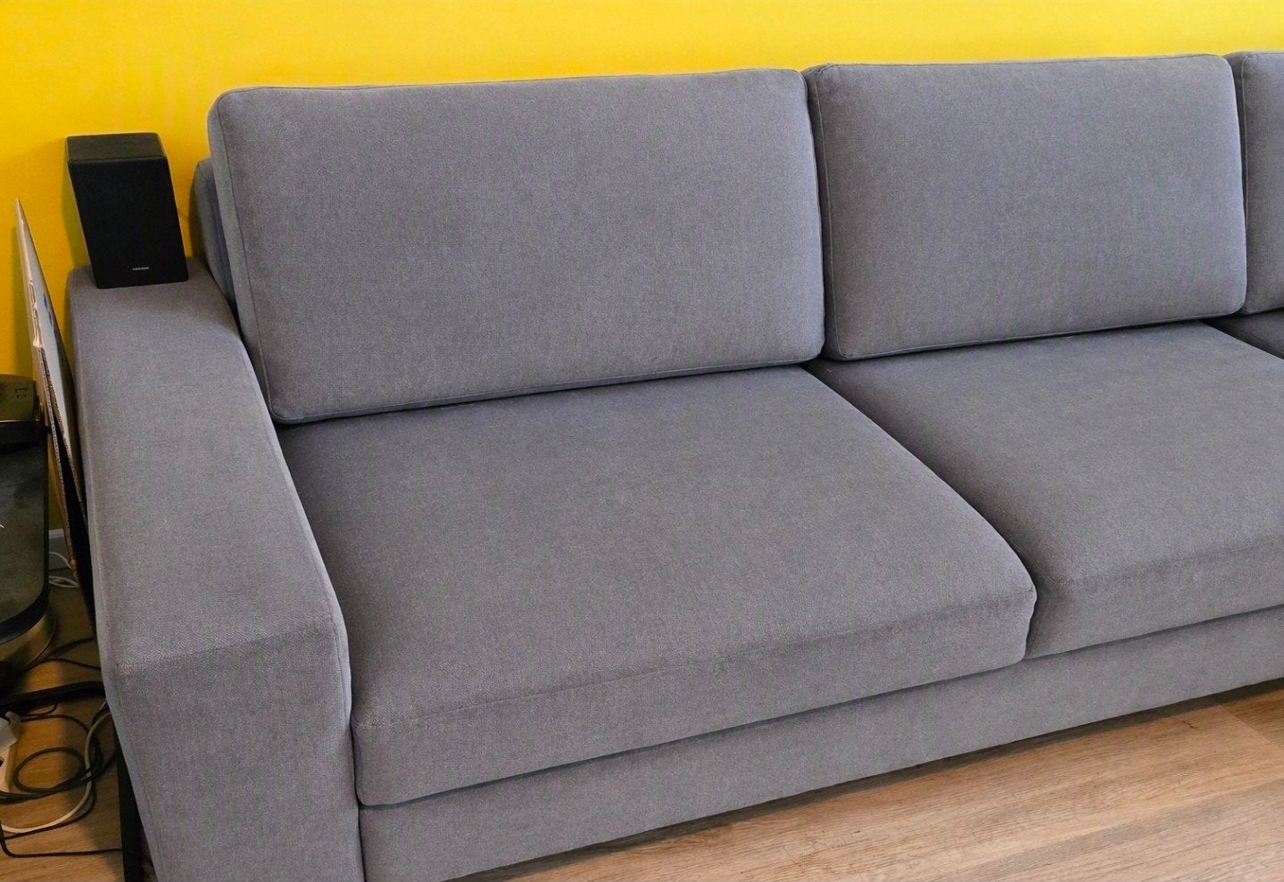 Hoekbank Grijs met Hoge poten en pocket veren, Huis en Inrichting, Banken | Bankstellen, Ophalen, Contact.nl@ikea.com, 250 tot 300 cm