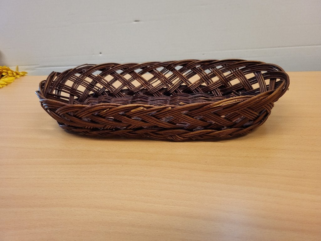 Broodmandje.             Donkerbruin.    Maat: 40 x 18 cm, Gebruikt, Gevlochten, Mand, Ophalen of Verzenden