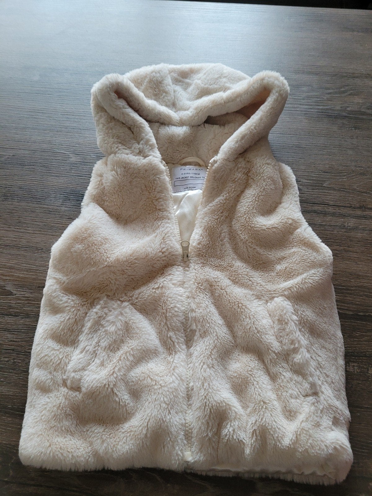 Nieuwe Meisjes Bodywarmer - Zacht en Warm, Ophalen of Verzenden, Nieuw, Primark, Meisje