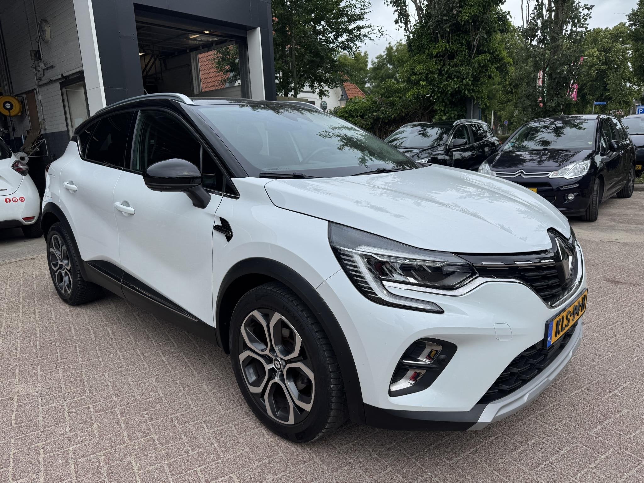 Renault Captur 1.3 TCe 140pk EDC Intens+Pack Winter!, Gebruikt, 4 cilinders, Leder en Stof, Wit
