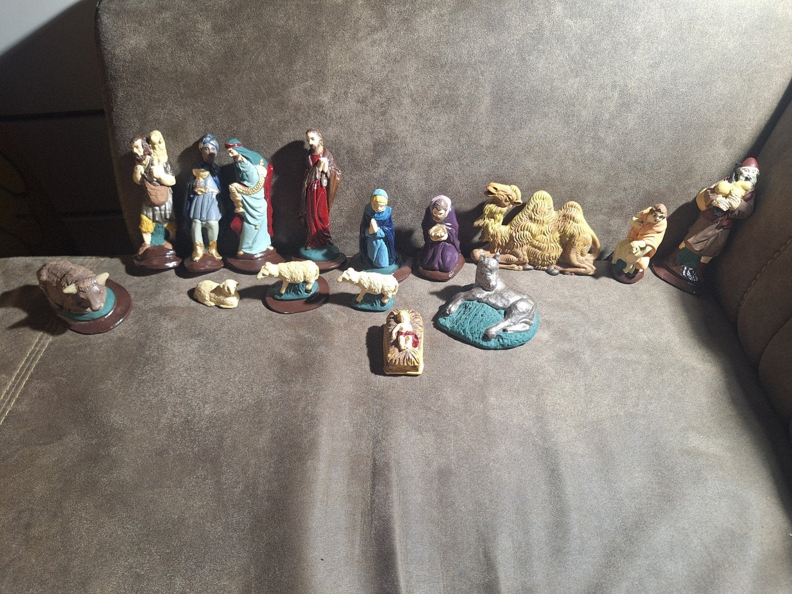 Kerststal Beeldjes Set - Compleet en in Goede Staat, Verzamelen, Ophalen of Verzenden, Gebruikt, Beeld(je), Christendom | Katholiek