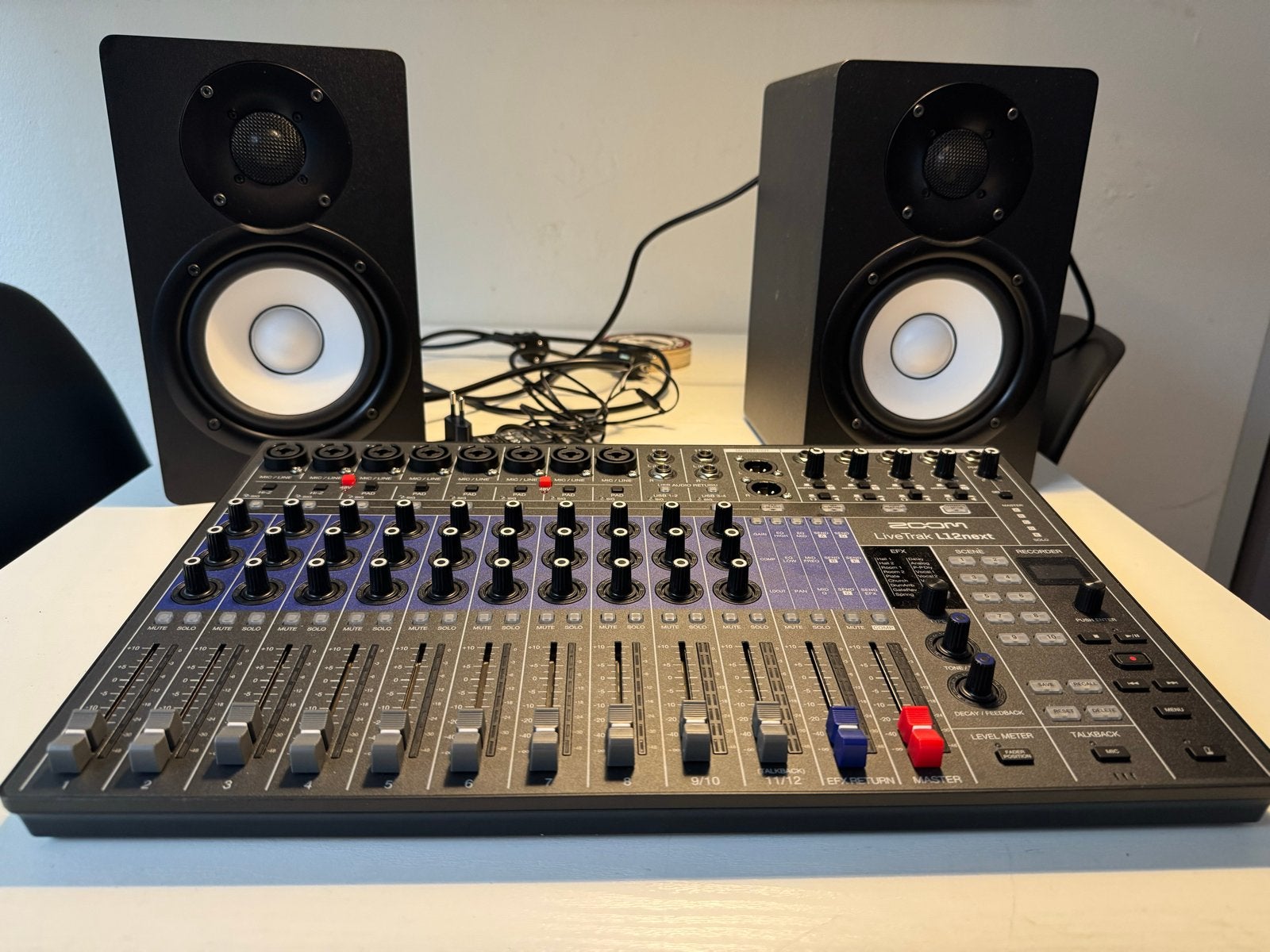 Zoom LiveTrak L12next digitale mixer met Yamaha speakers, Ophalen, Zo goed als nieuw, 10 tot 20 kanalen, Microfooningang