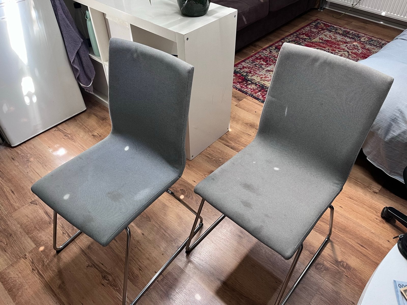 Twee grijze stoelen met metalen onderstel, Ophalen, Gebruikt, Twee, Metaal
