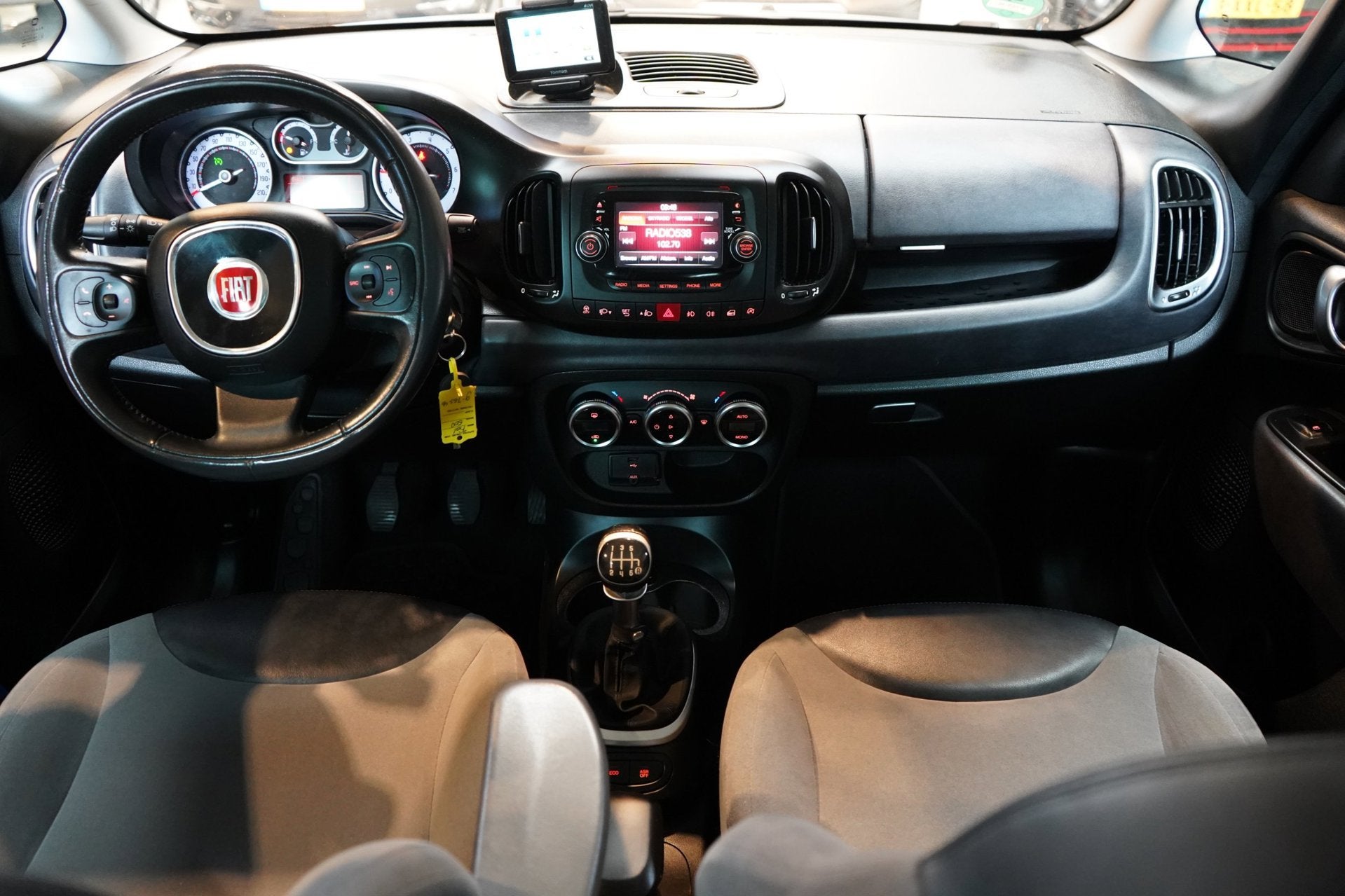 Fiat 500 L Living 0.9 TwinAir Lounge 7p. | ACHTERUITRIJC. |, Stof, Gebruikt, 7 stoelen, Zwart