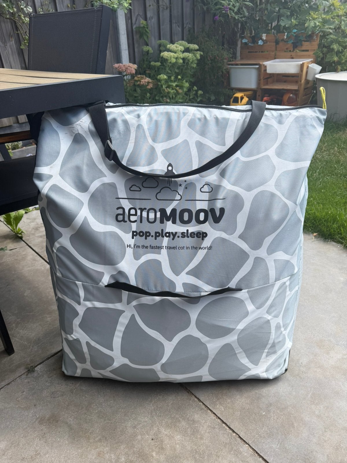 AeroMoov campingbedje incl. verduistertentje en accessoires, Ophalen, Zo goed als nieuw, Reisbedje