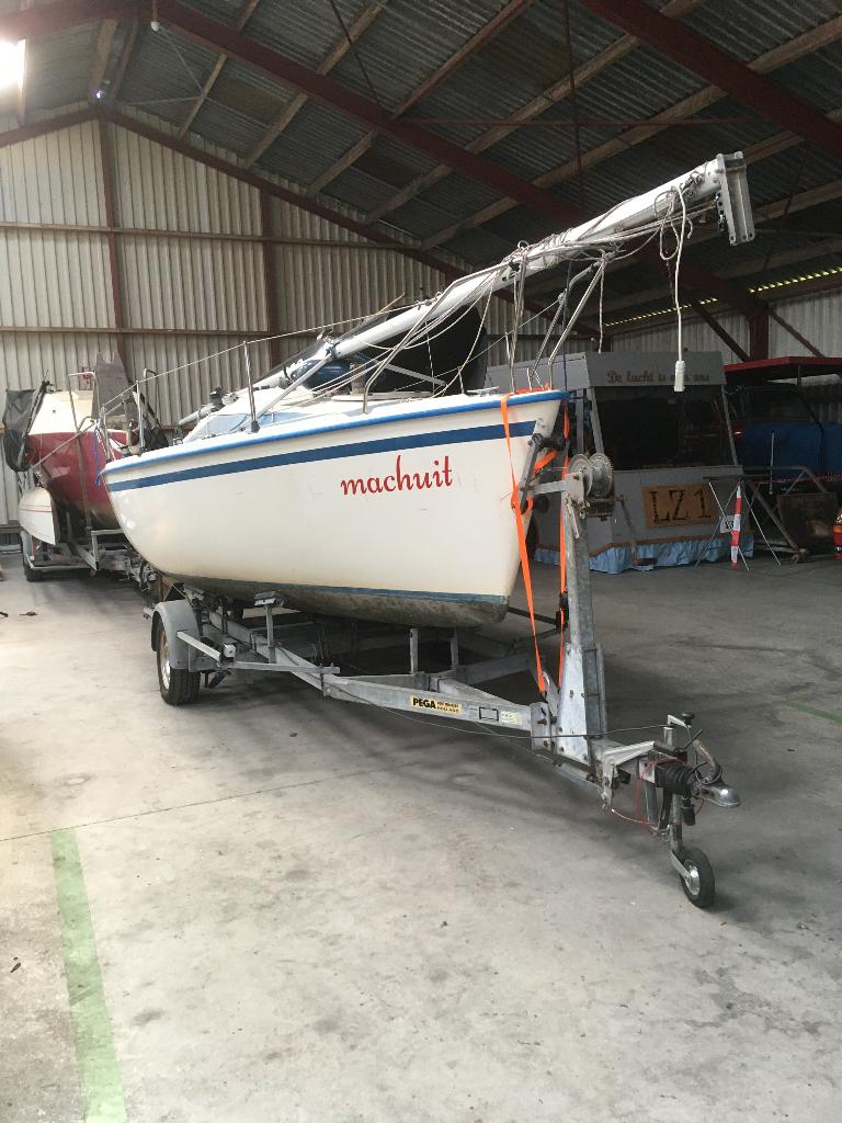 Kajuitzeilboot op trailer, Ophalen, Gebruikt, Buitenboordmotor, Polyester