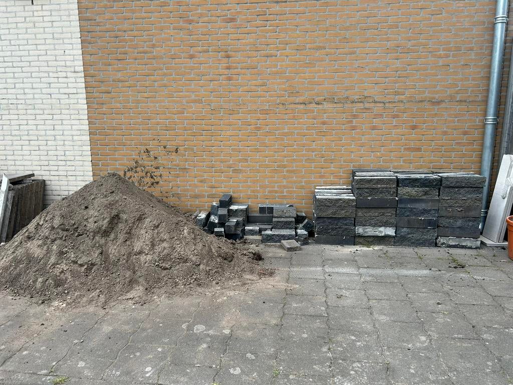 Gevel stenen, beton tegels, grond en zand, Tuin en Terras, Ophalen, Gebruikt, Beton, Terrastegels