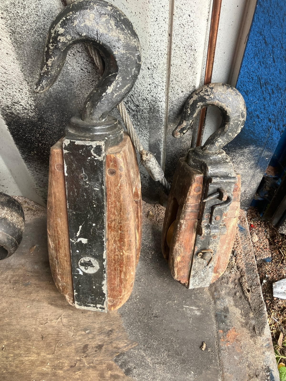 Antieke houten katrollen met ijzeren haken, Ophalen of Verzenden