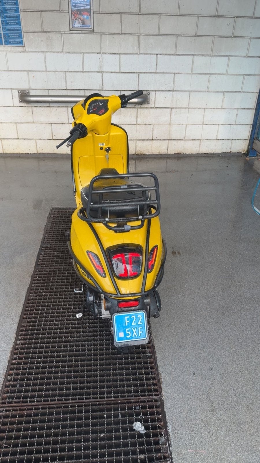 Gele Vespa Sprint 2016, Fietsen en Brommers, Scooters | Vespa, Ophalen, Zo goed als nieuw, Benzine