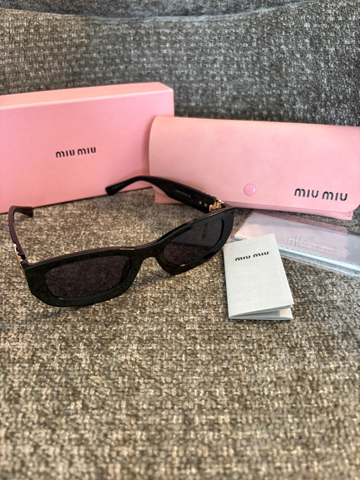 Miu miu zonnebril, Verzenden, Zo goed als nieuw, Zwart, Overige merken