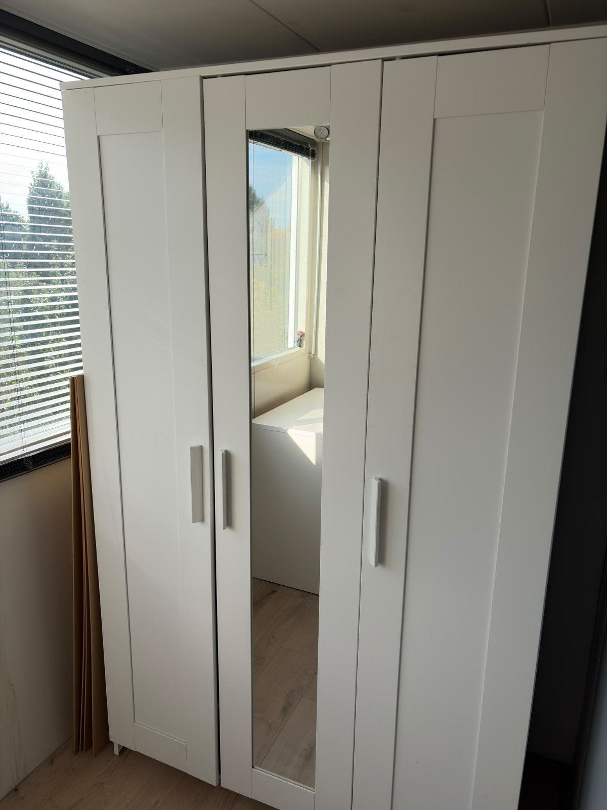 Witte kledingkast met spiegeldeur Brimnes ikea, Huis en Inrichting, Met deur(en), 100 tot 150 cm, Ophalen of Verzenden, Zo goed als nieuw