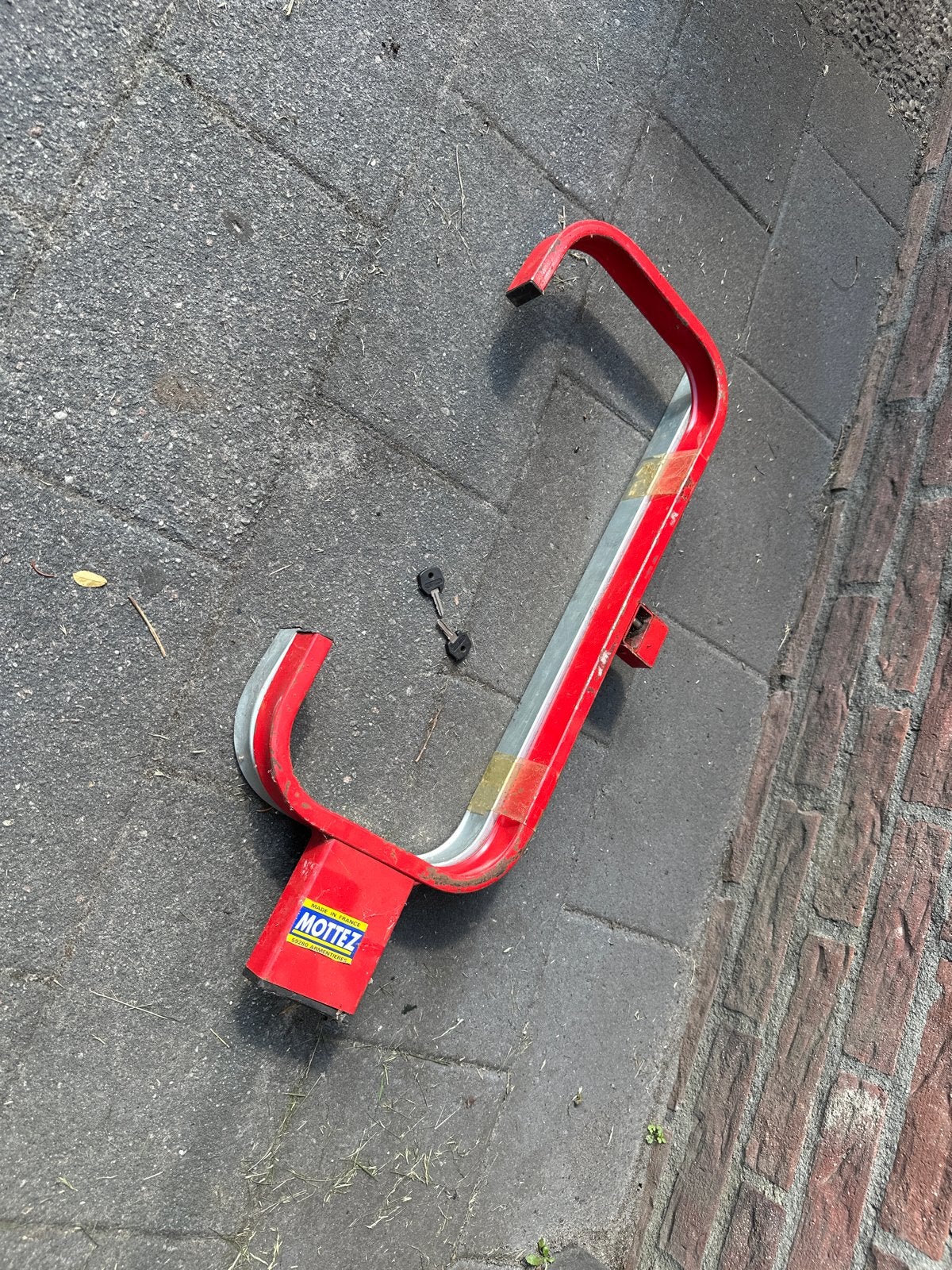 Mottez parkeerbeugel met sleutels, Ophalen, Gebruikt
