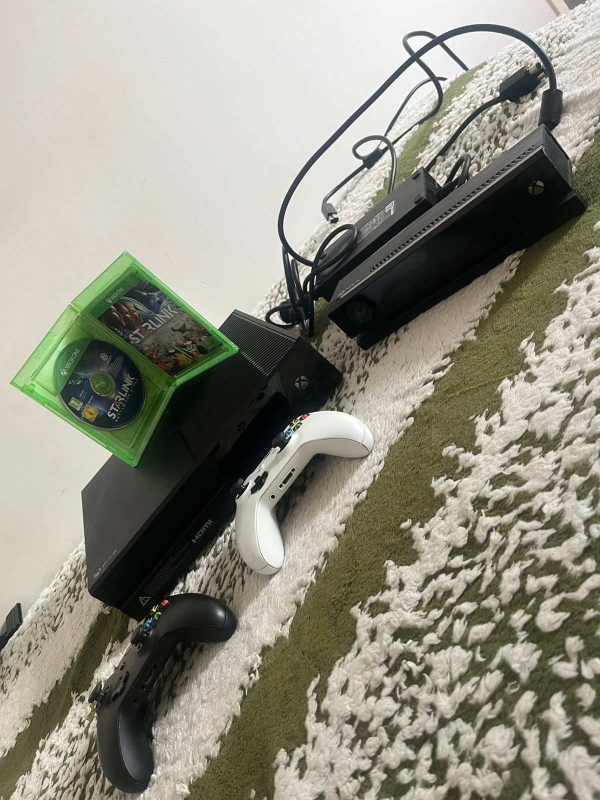 Xbox One Complete,Inclusief Kinect, 2Controllers & Game, Spelcomputers en Games, Ophalen of Verzenden, Zo goed als nieuw, 500 GB