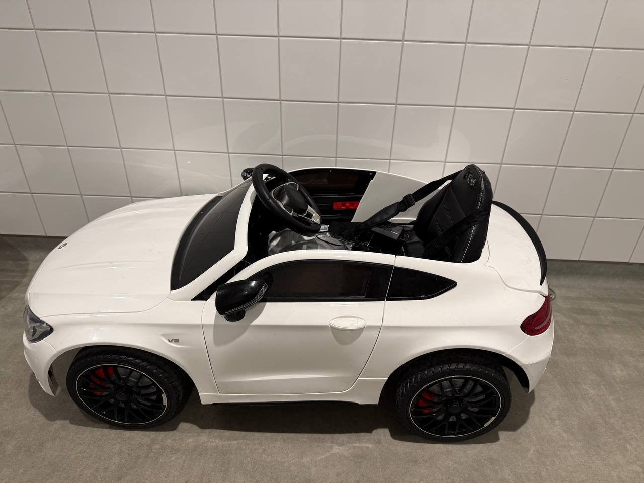 Mercedes-Benz C63 AMG Elektrische Kinderauto met Afstandsbed, Ophalen of Verzenden, Gebruikt