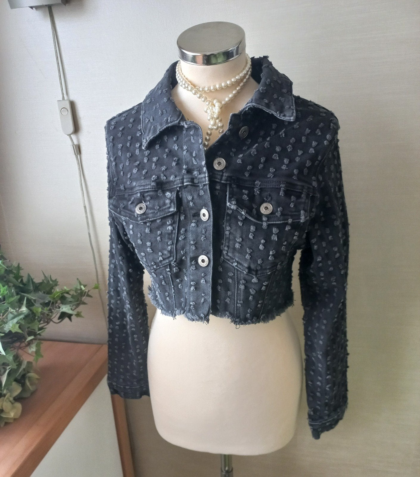 Kort zwart denim jasje met stretch - Hello Miss XS/S, Hello Miss, Zwart, Ophalen of Verzenden, Zo goed als nieuw