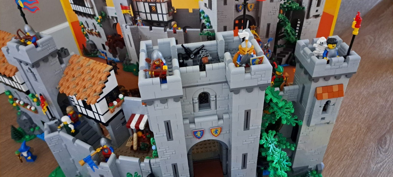 LEGO 10305 Leeuwenridders Kasteel - Zo goed als nieuw, Kinderen en Baby's, Speelgoed | Duplo en Lego, Ophalen, Lego, Zo goed als nieuw