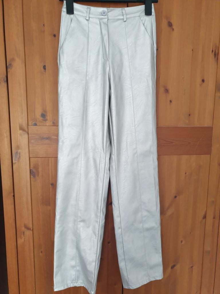 Zilveren Disco Thema Broek Maat M, Kleding | Dames, Broeken en Pantalons, Ophalen of Verzenden, Gedragen, Maat 38/40 (M), Overige kleuren