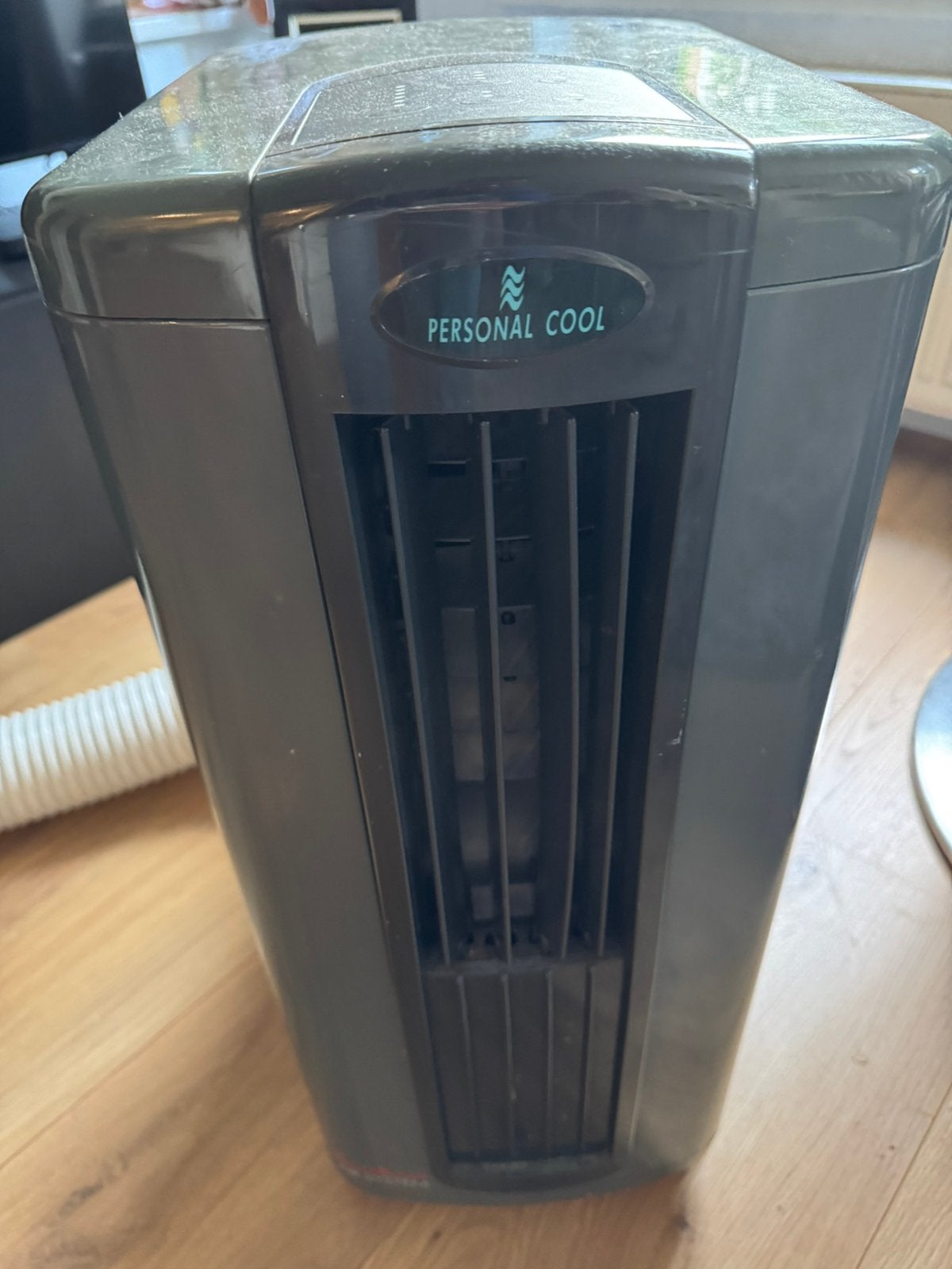 Mobiele airco 65 cm hoog en 27 cm br 35 cm diep, Ophalen, Gebruikt, Koelen en Ontvochtigen, Minder dan 60 m³