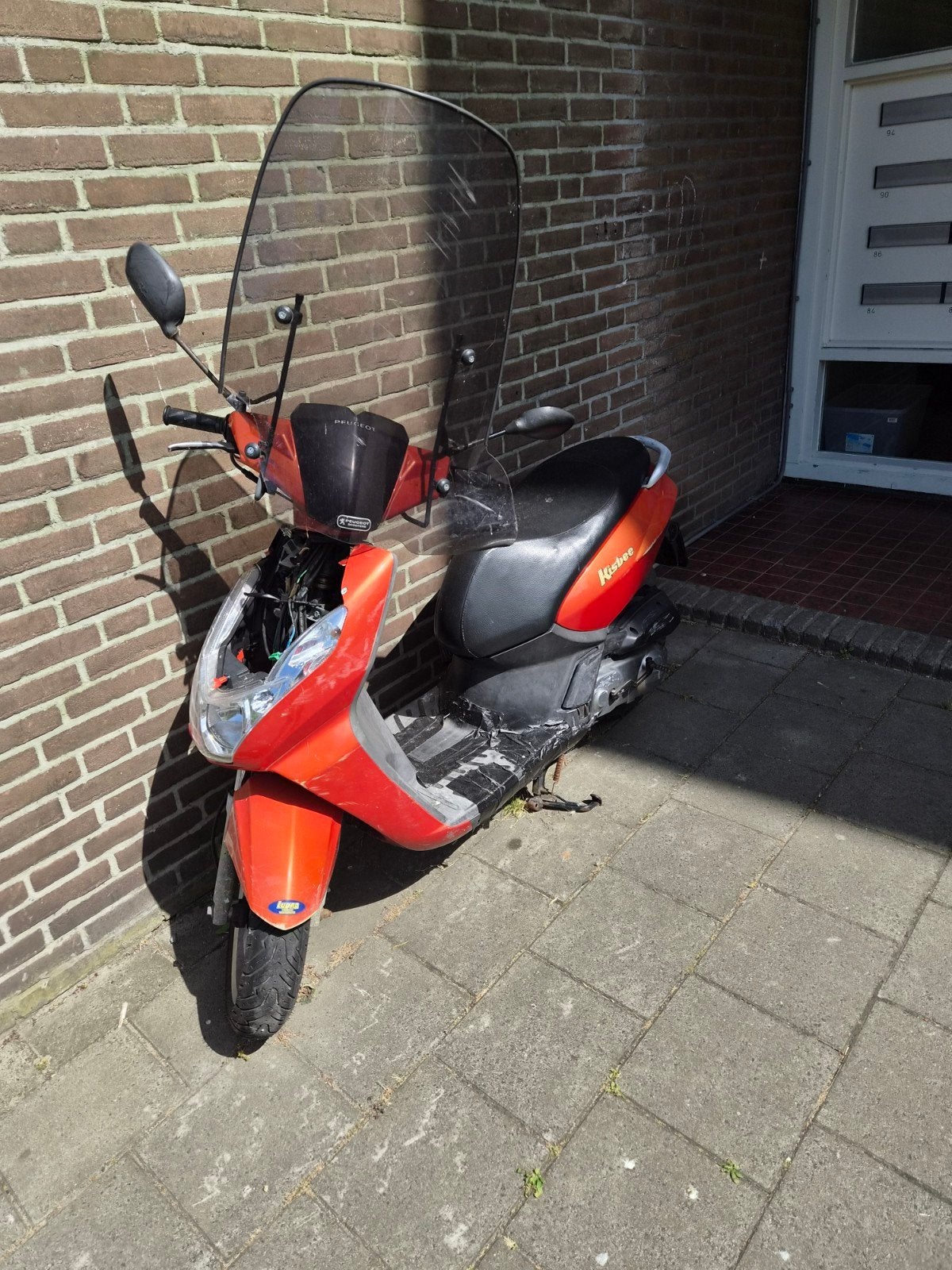 Peugeot Kisbee Scooter - Opknapper of voor onderdelen., Fietsen en Brommers, Scooters | Piaggio, Ophalen, Gebruikt, Overige modellen