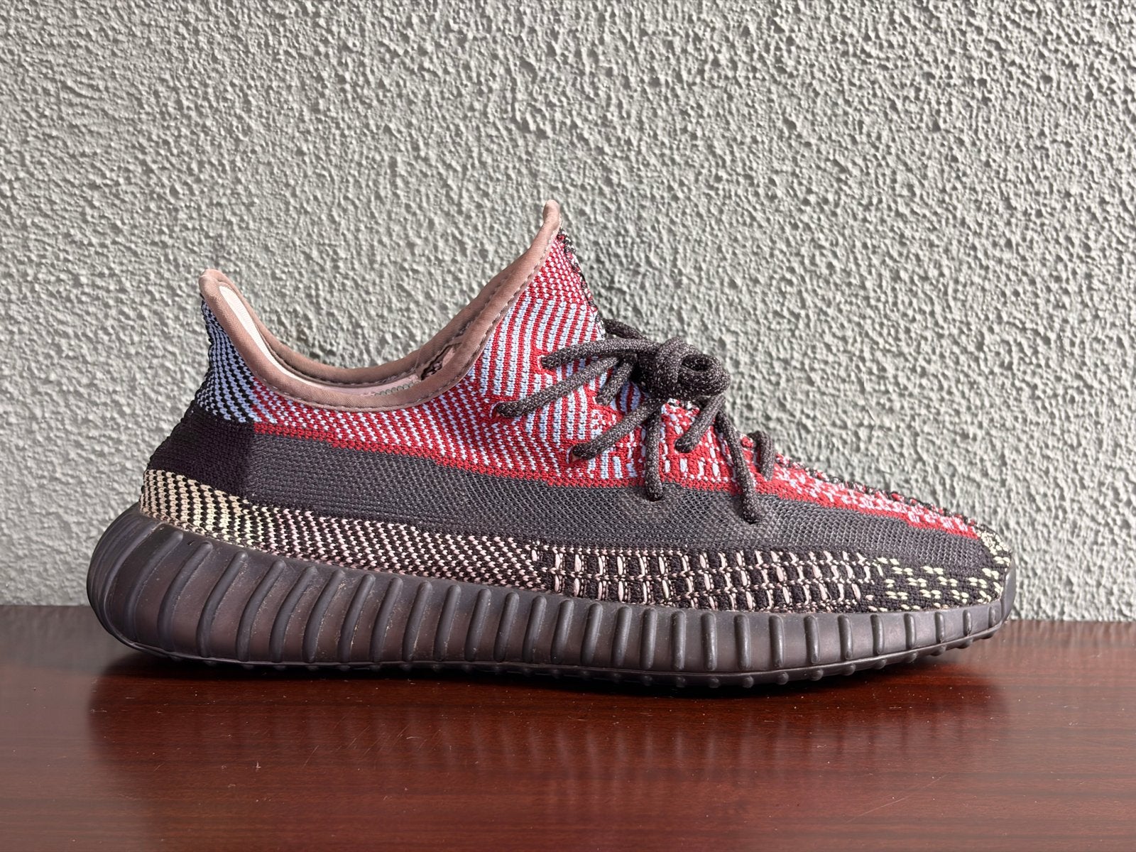Yeezy Boost 350 V2 Yecheil - Maat 43 1/3 - Zo goed als nieuw, Overige kleuren, Ophalen of Verzenden, Sneakers of Gympen, Zo goed als nieuw