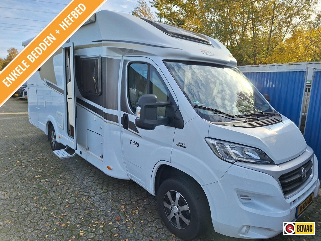 Carado T448 130 PK EURO 5 -XL APARTE BEDDEN+HEFBED 2016, Ringverwarming, Fiat, Koelkast, Bedrijf