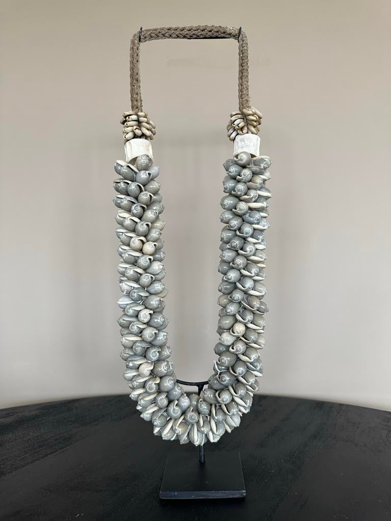 Decoratieve schelpenketting op standaard, Verzenden, Zo goed als nieuw
