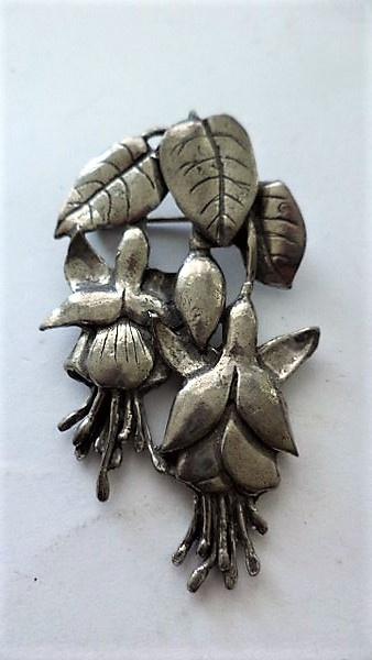 MASJ Prachtige grote broche Fuchsia (7202-3136), Ophalen, Zo goed als nieuw, Zilver, Overige materialen