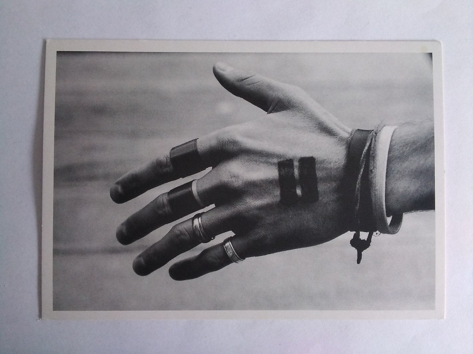 Ansichtkaart Hand Chris Martin door Anton Corbijn, Verzenden, 1980 tot heden