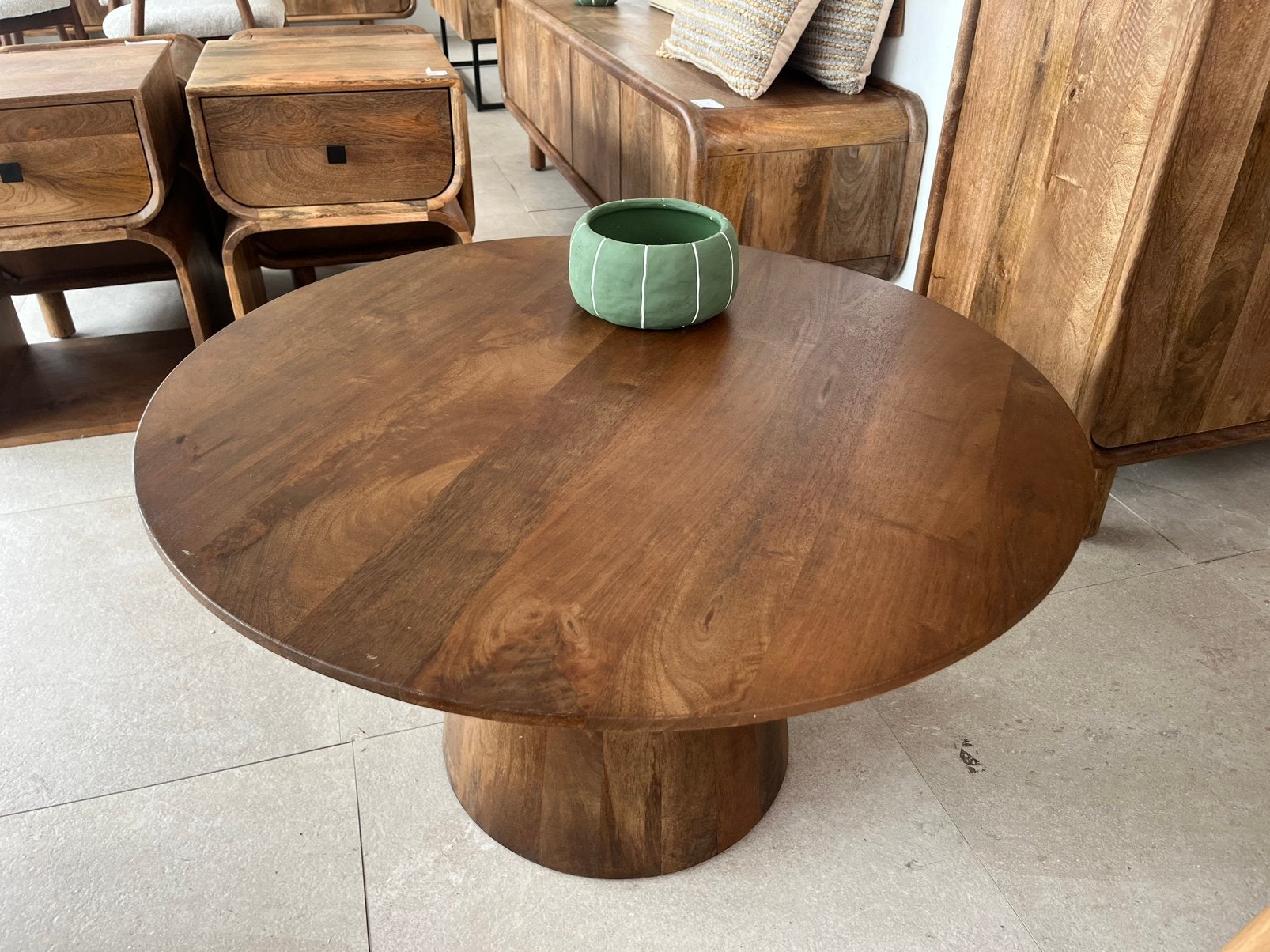 Magazijn leegverkoop ronde salontafel mangobout conische poo, Hout, Nieuw, Ophalen of Verzenden, Info@wkhome.nl