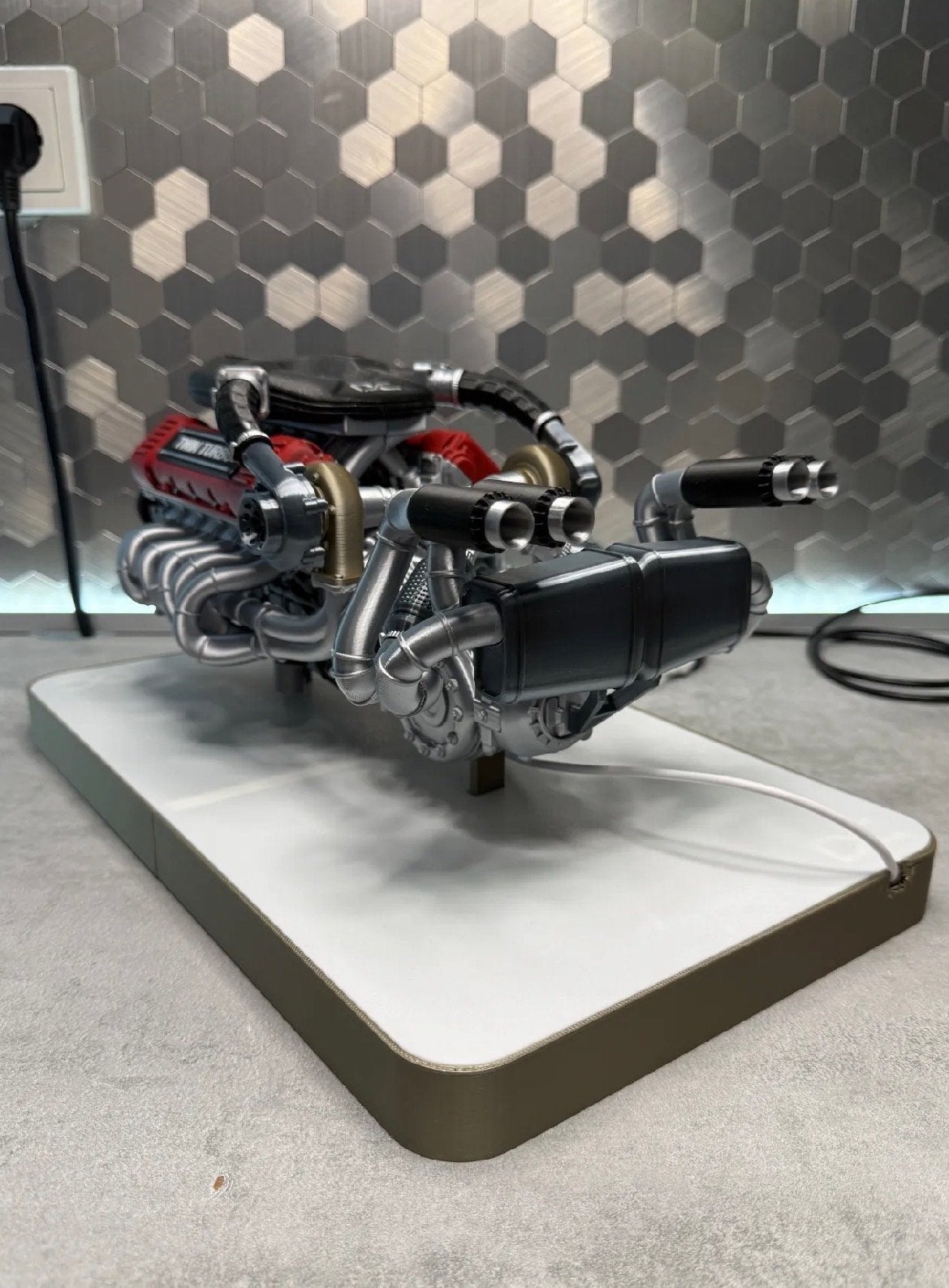 Model V8 Twin Turbo Motor - Gedetailleerd Displaymodel, Overige merken, Nieuw, Ophalen of Verzenden, Groter dan 1:32