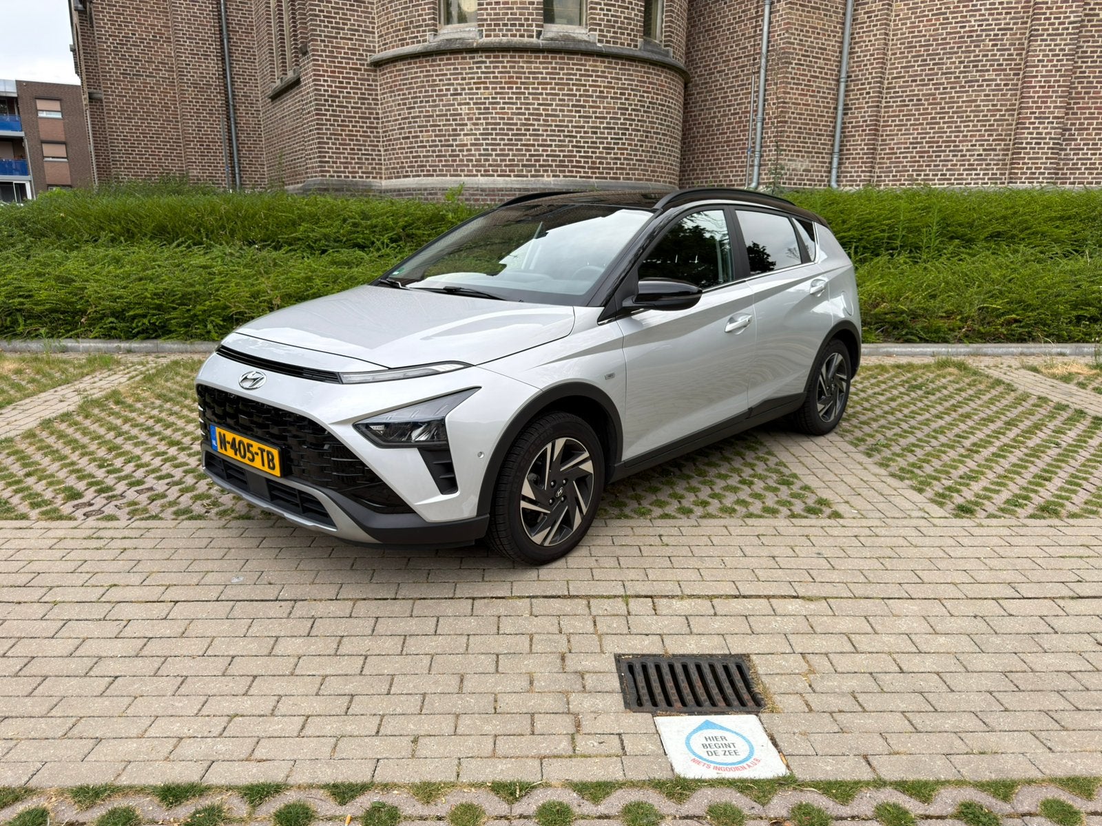 Hyundai Bayon 1.0 T-GDI 48V 101PK 7DCT 2022 Sleek Silver Met, Auto's, Hyundai, Voorwielaandrijving, 1095 kg, 49 €/maand, Origineel Nederlands