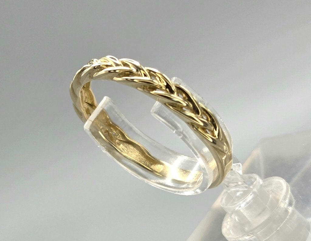 Gouden gevlochten ring. 2026/625, 18 tot 19, ., Nieuw, Ophalen of Verzenden