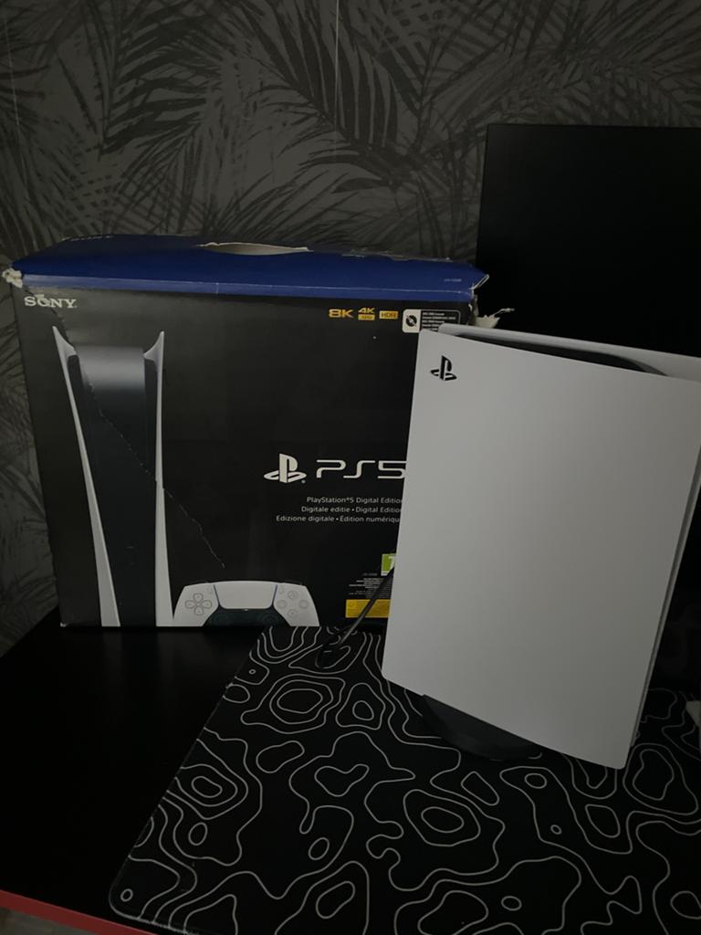 PlayStation 5 met twee controllers en optionele monitor, Spelcomputers en Games, Spelcomputers | Sony PlayStation 5, Ophalen, Zo goed als nieuw