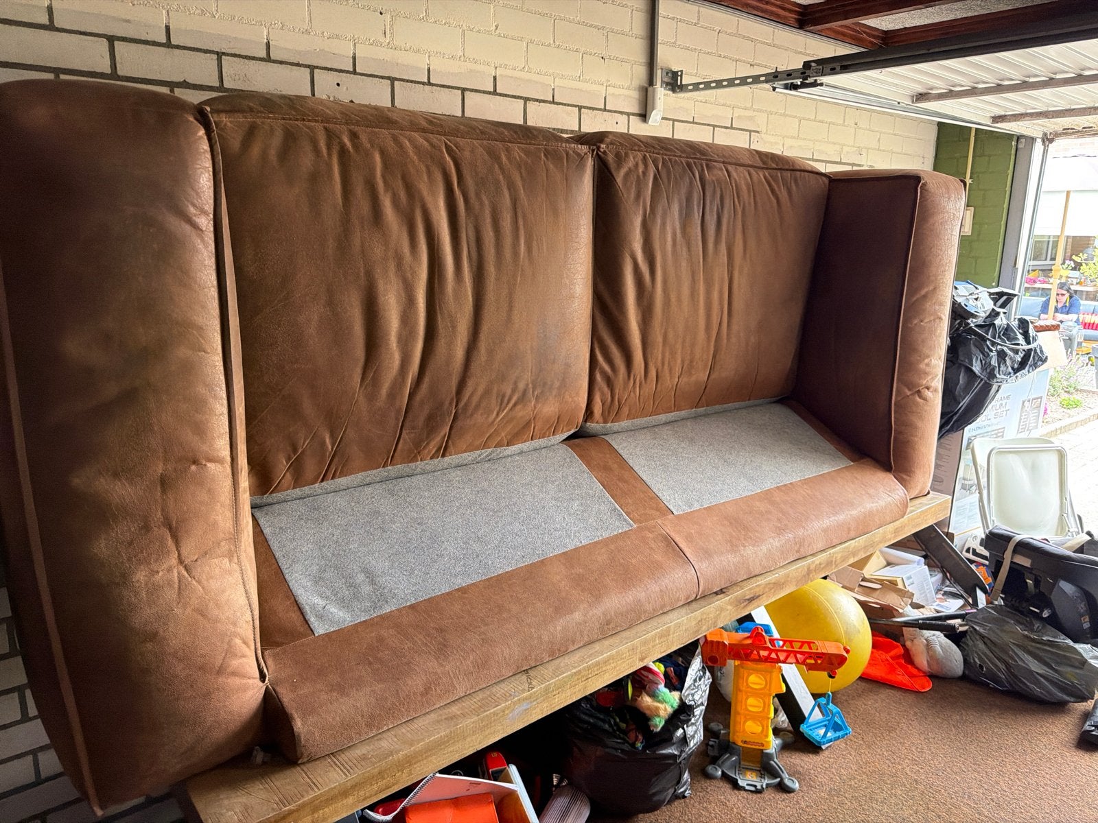 Gratis af te halen!!! Bruine leren bank - 3-zits, Huis en Inrichting, Banken | Bankstellen, Ophalen, Gebruikt, Tweepersoons, 200 tot 250 cm