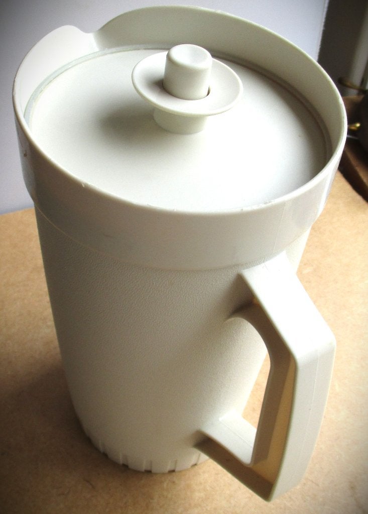 Tupperware vintage Schenkkan~Vacuumdeksel~Sap Kan, Overige typen, Ophalen of Verzenden, Met handvat, 1000 ml