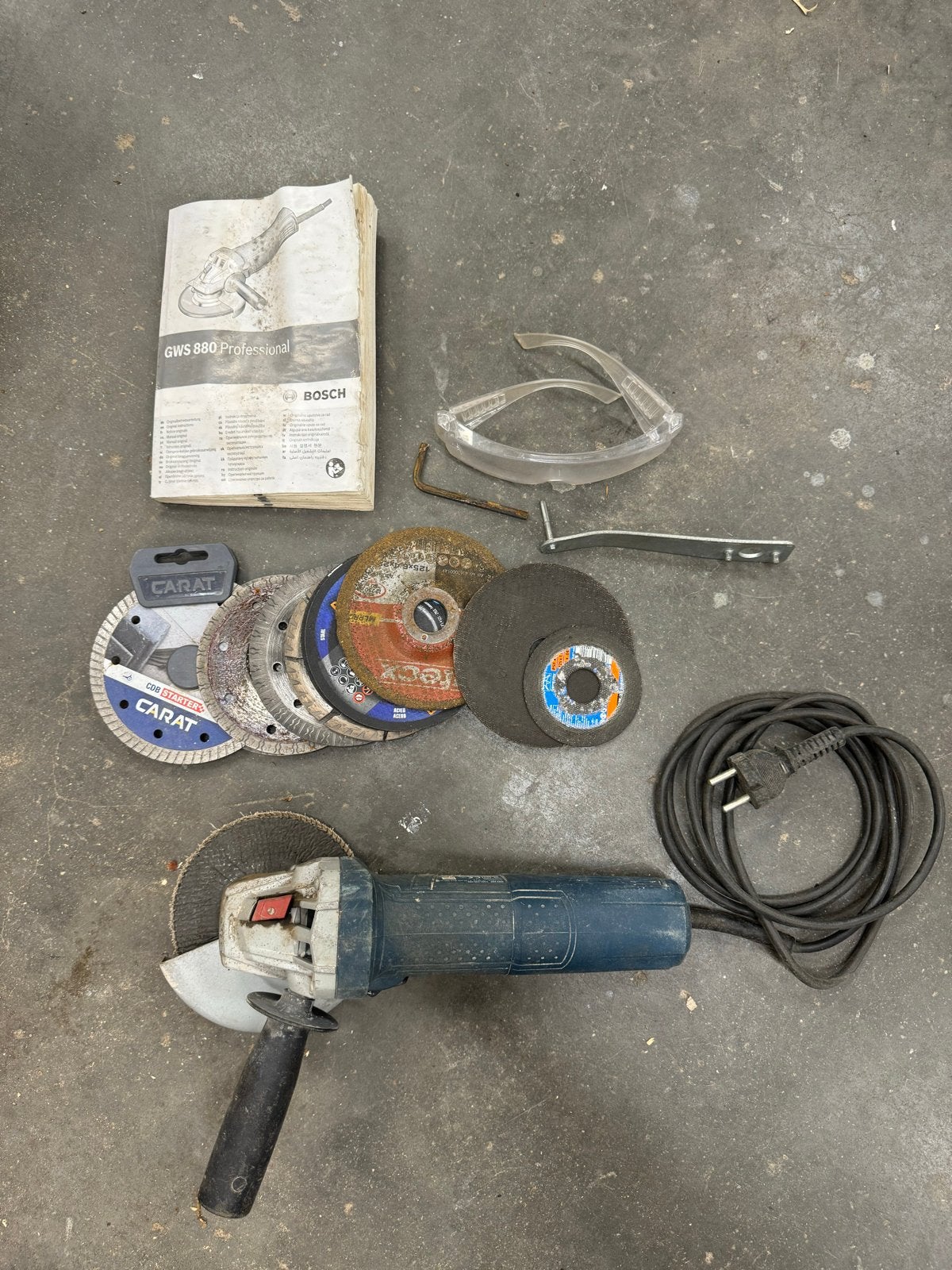 Bosch GWS 880 Professional haakse slijper met accessoires, Ophalen of Verzenden, Gebruikt, 700 tot 1000 watt, Haakse handslijpmachine