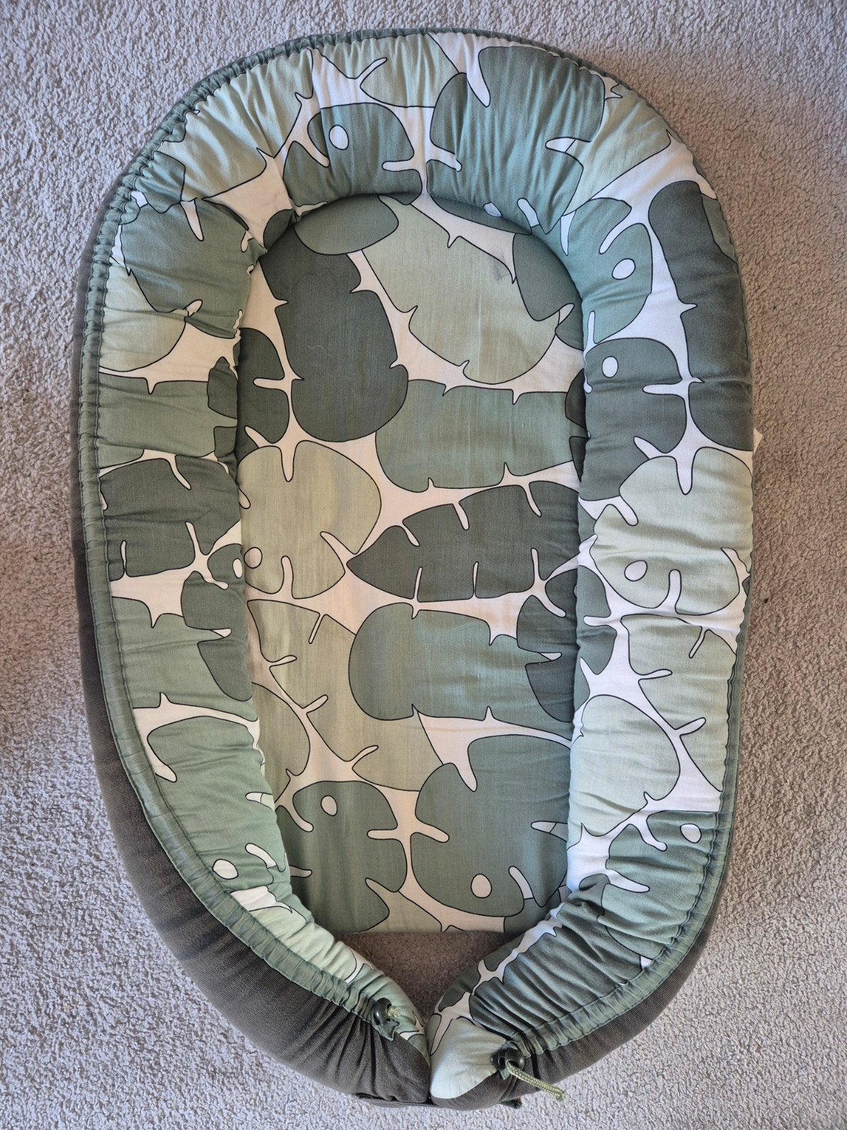 Baby nestje Done by Deer met bladerenprint, Ophalen, Zo goed als nieuw, Overige typen