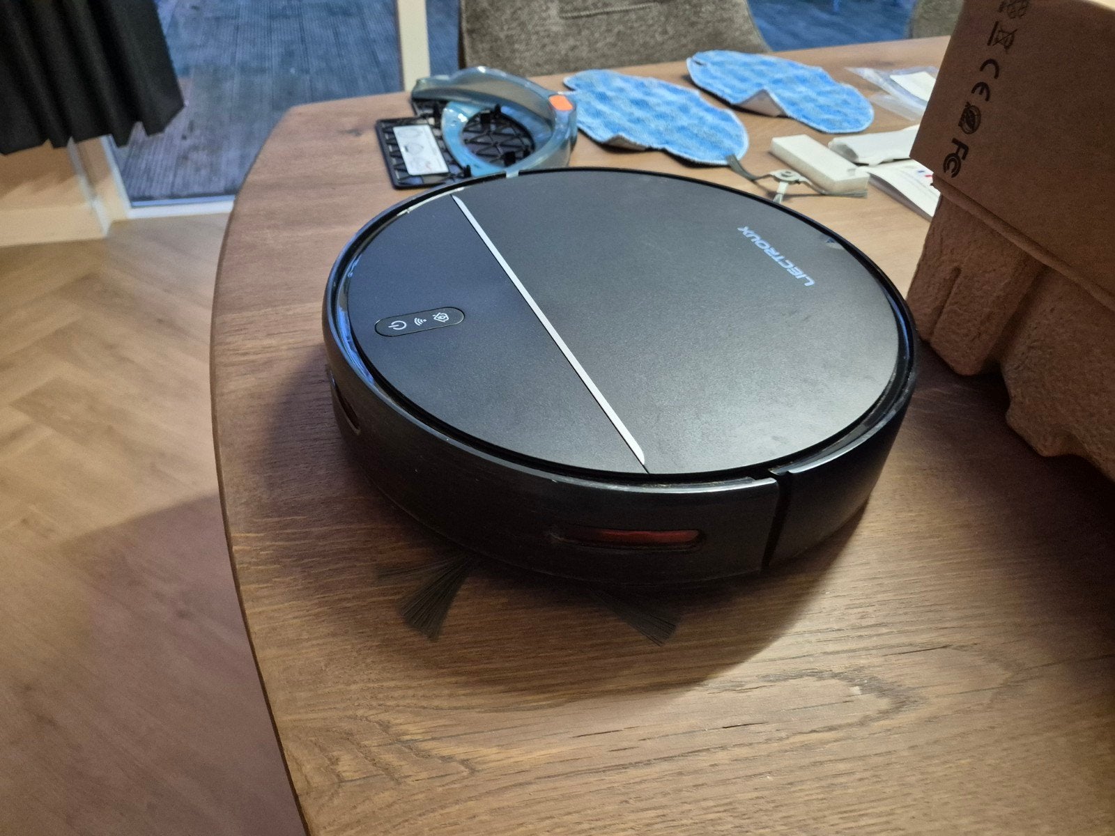 Robot stofzuiger met dweil functie, Ophalen, Zo goed als nieuw, Robotstofzuiger