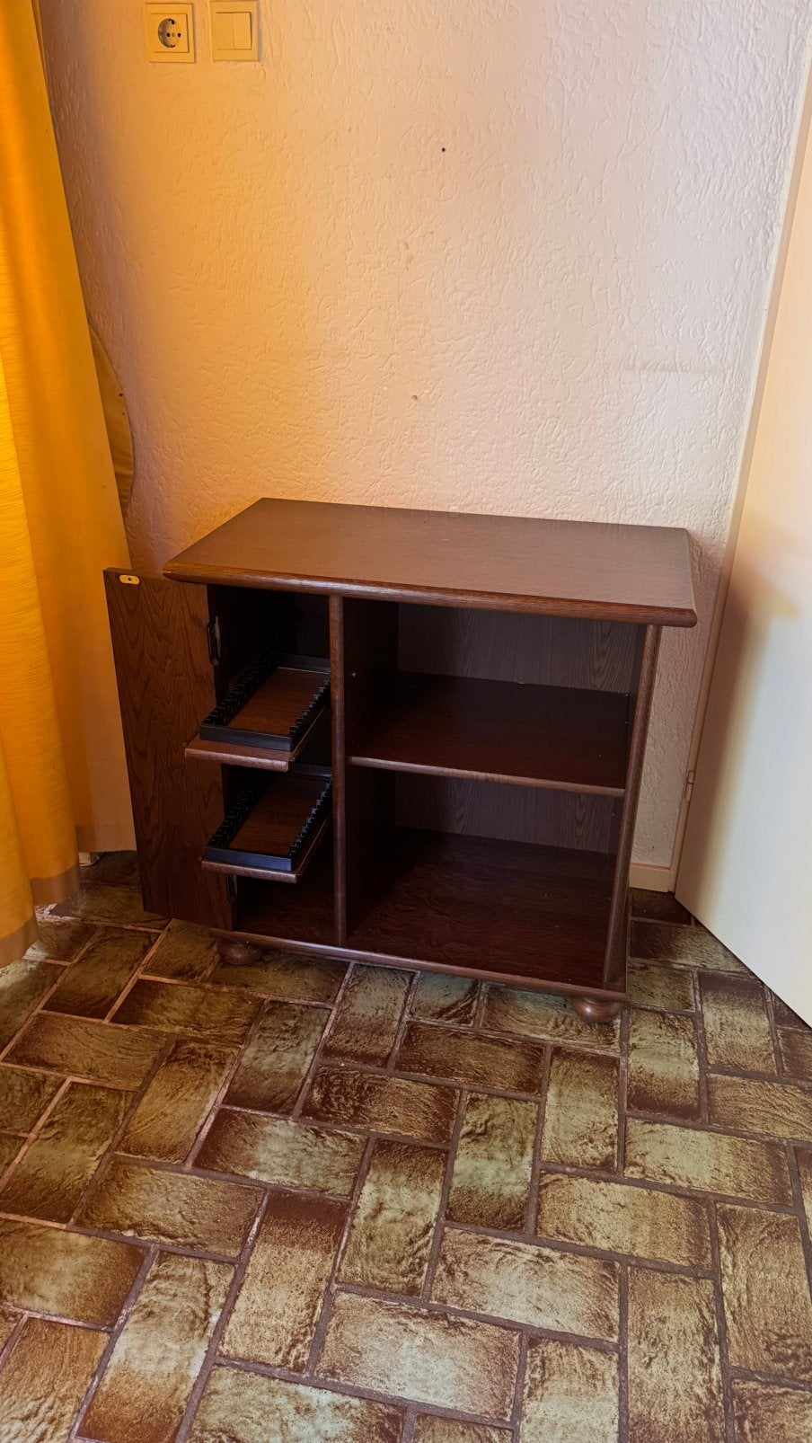 Kastje / cd’s opbergkastje, Huis en Inrichting, Ophalen, 50 tot 100 cm, Zo goed als nieuw, 25 tot 50 cm