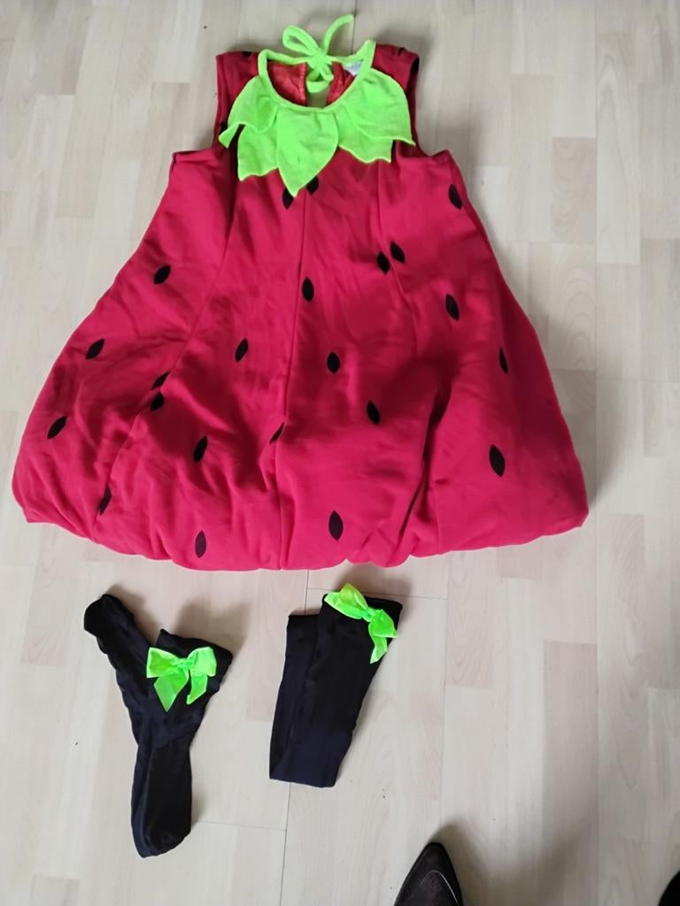 Jurk aardbei 40/42  25.00, Kleding | Dames, Ophalen, Carnaval, Maat 42/44 (L), Zo goed als nieuw