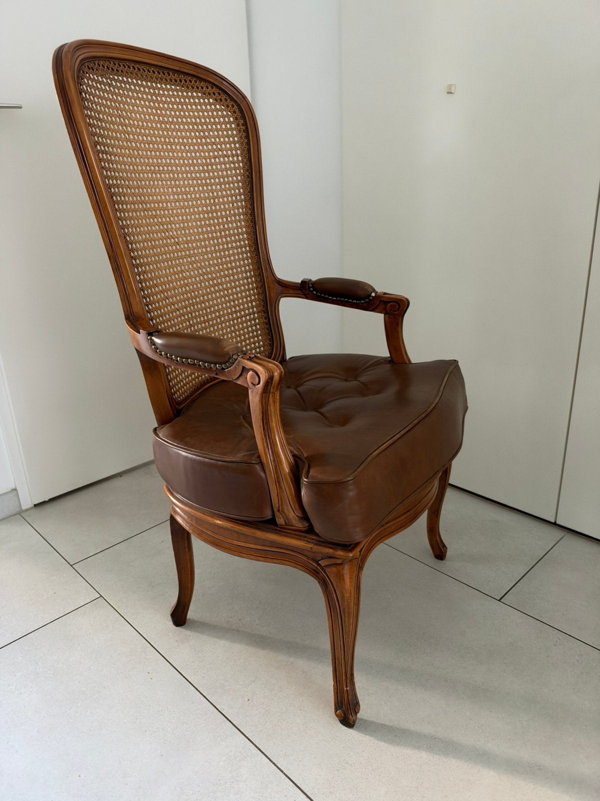 Franse fauteuil Louis XV-stijl, Huis en Inrichting, Ophalen of Verzenden, Zo goed als nieuw, 50 tot 75 cm, Leer