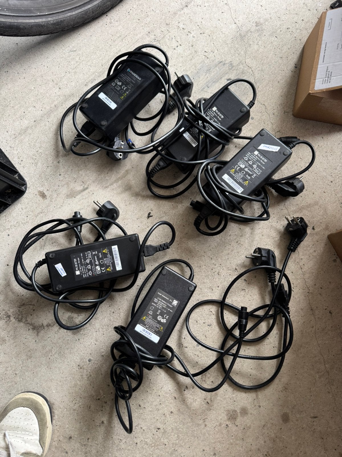 GETEST Sparta C4 C3 F8e F5e  - Batavus Fonk oplader 5 pin, Ophalen of Verzenden, Zo goed als nieuw
