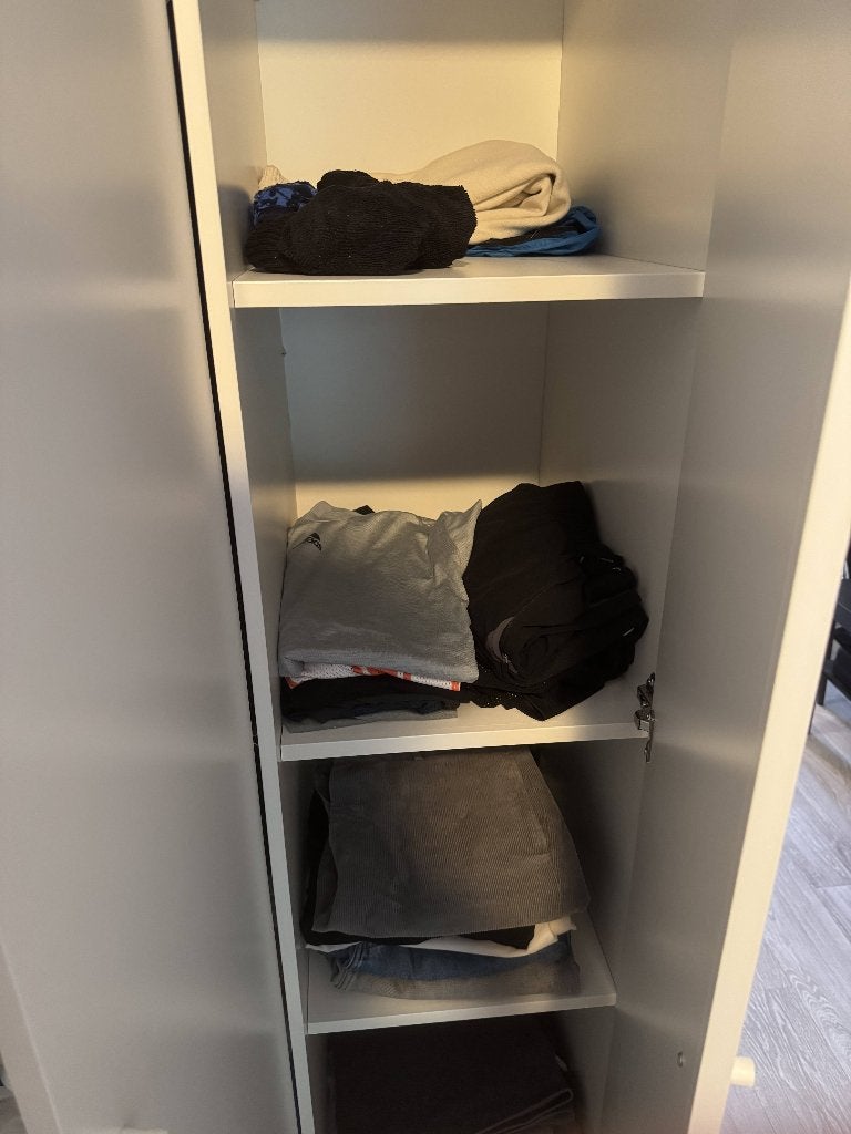 3-deurs kledingkast – ruim en stevig – nu weg, Ophalen, Gebruikt, 100 tot 150 cm, Met deur(en)