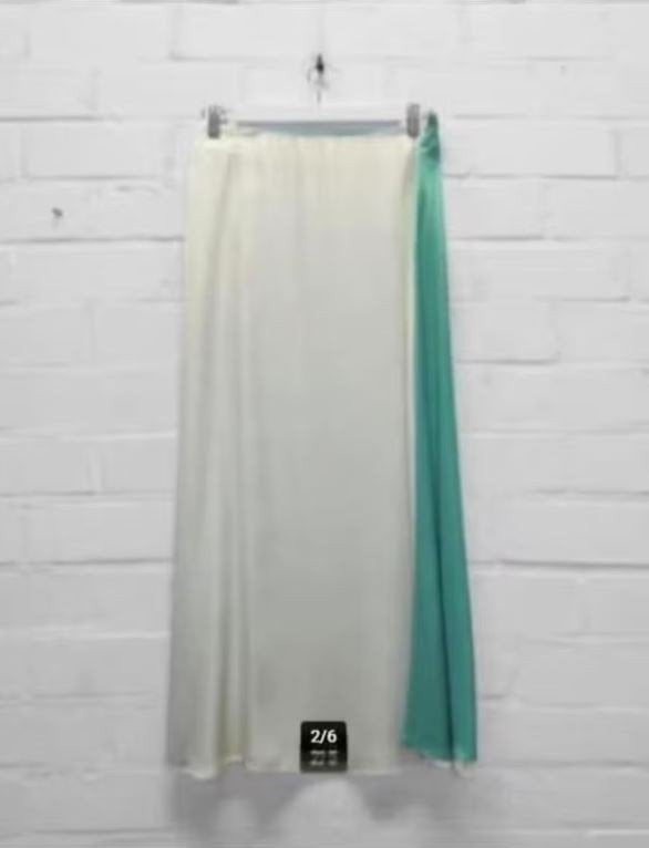 Just in Case - Prachtige satijnen rok maat 42 & 44 Nieuw, Kleding | Dames, Overige kleuren, Maat 42/44 (L), Nieuw, Ophalen of Verzenden