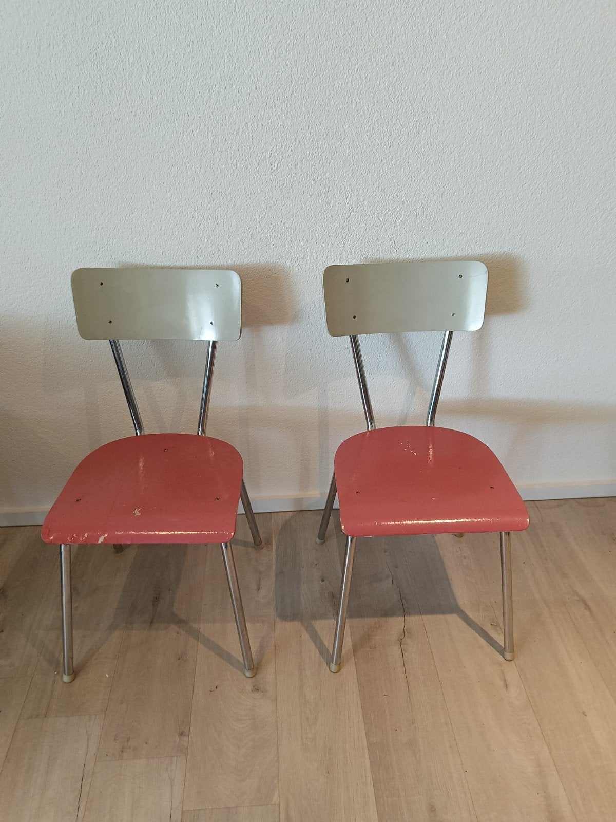 Twee retro stoeltjes - opknappers, Ophalen