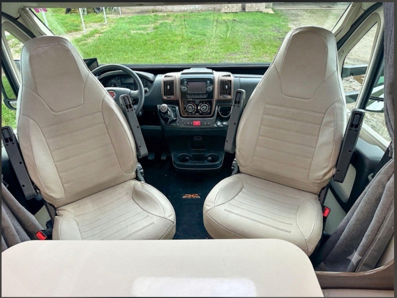 Foto 14 van McLouis 473 G Carat | 2017 | Euro 6  | Zeer compleet € 49750