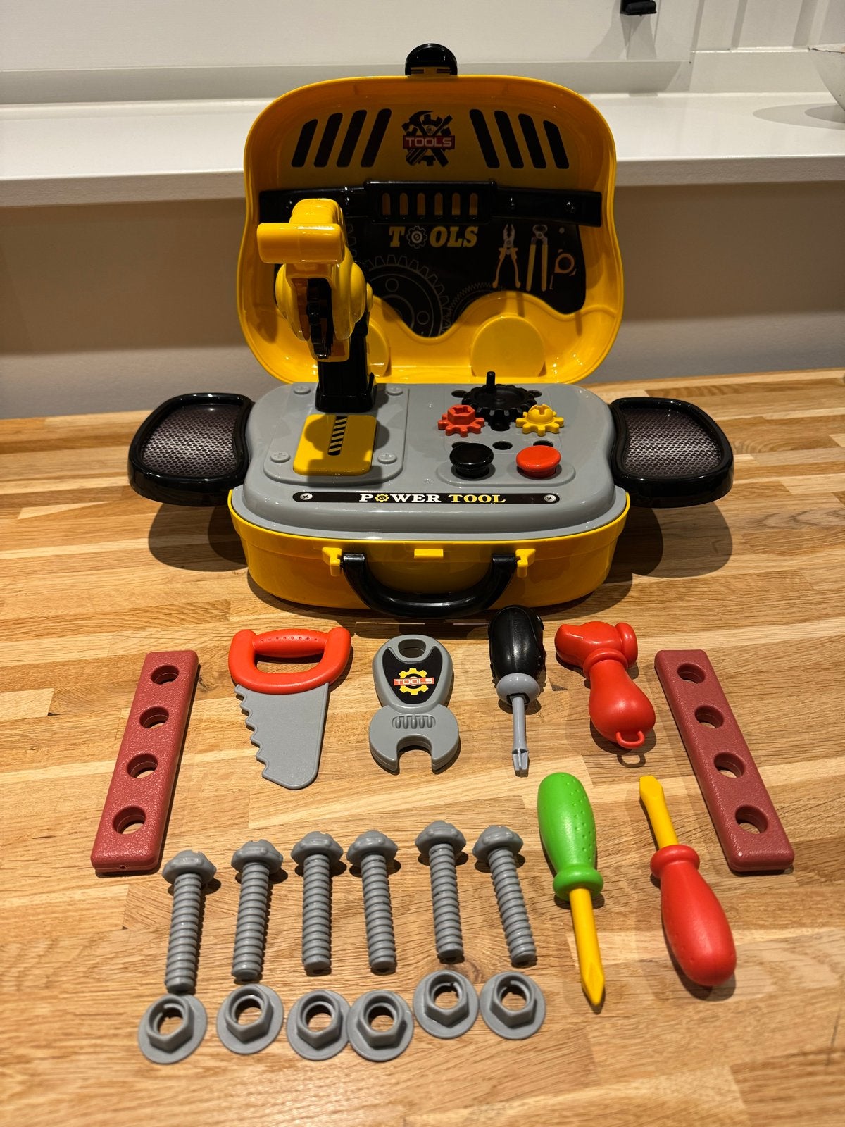 Kinder gereedschapskoffer met boormachine en accessoires, Ophalen, Gebruikt, Bouwen
