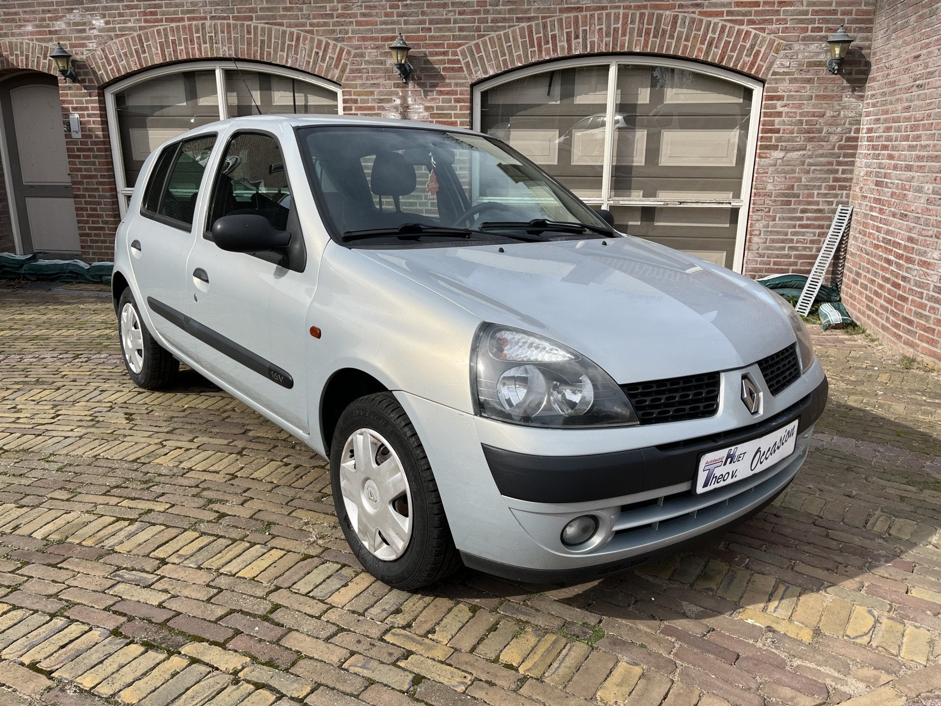 Renault Clio 1.2-16V Expression (bj 2003), Auto's, Voorwielaandrijving, Stof, Gebruikt, 31 €/maand