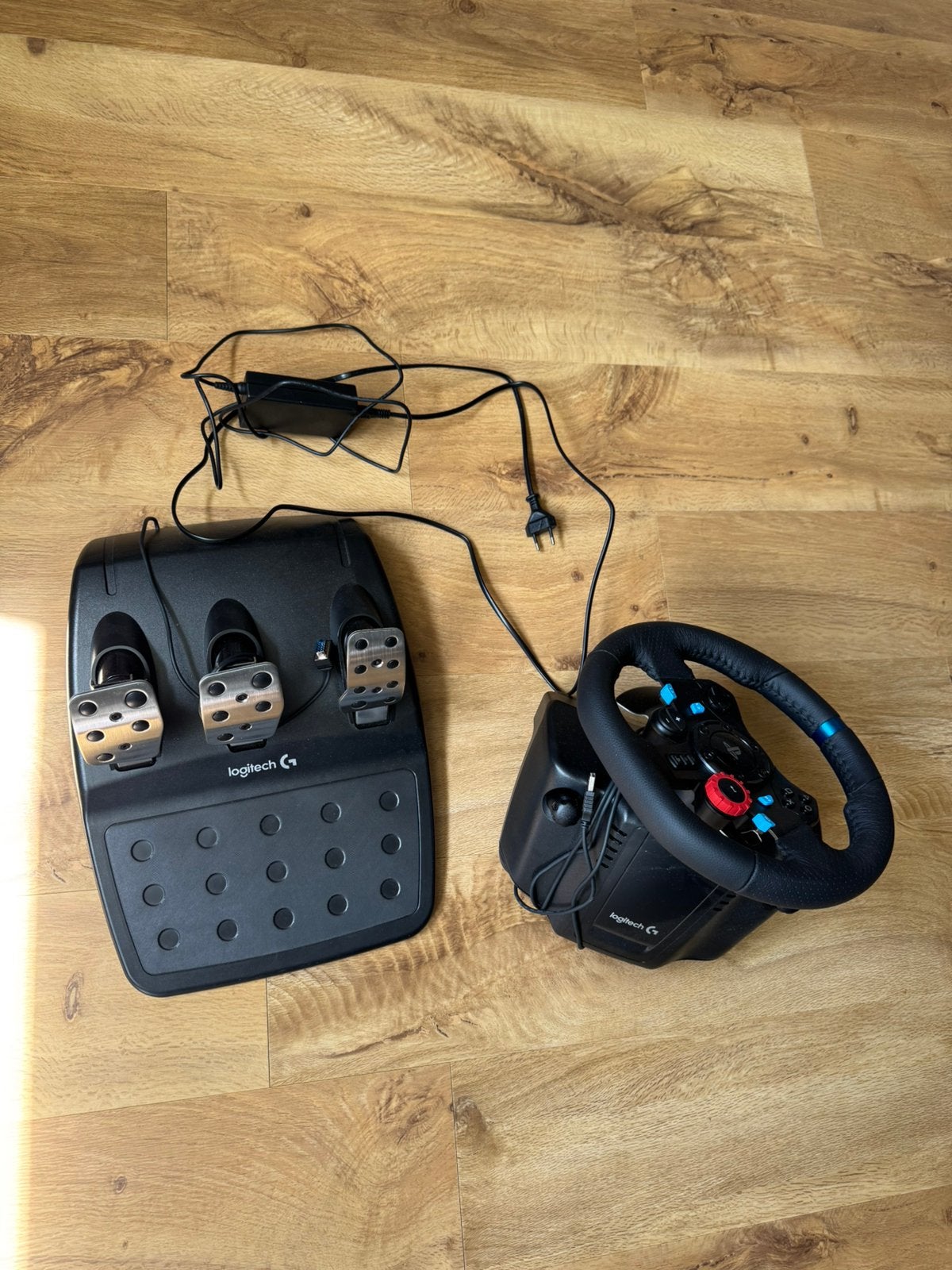 Logitech stuur en pedalen, Ophalen of Verzenden, Zo goed als nieuw